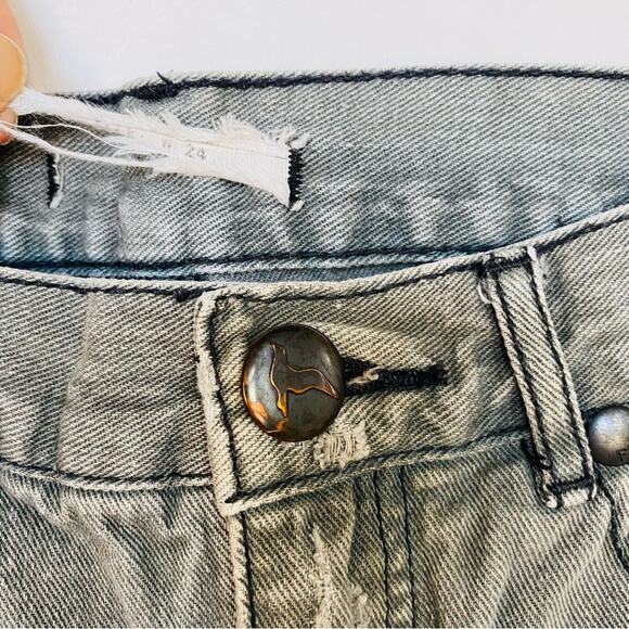 FP FREE PEOPLE Washed Black Grey Lace Trim Cutoff Distressed Mini Jean Shorts 24 - Picture 3 of 5